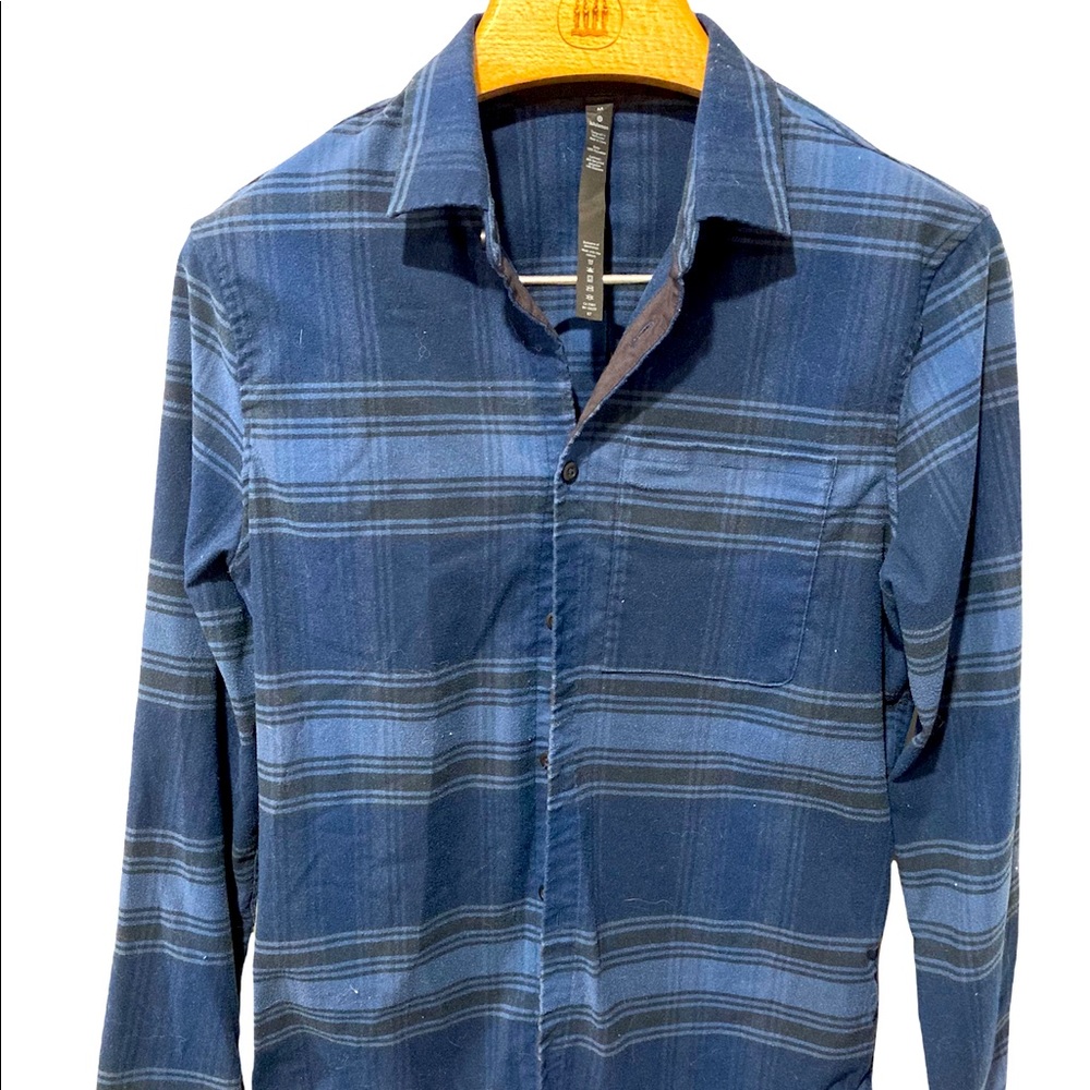LuluLemon Blue Shadow Plaid Check Felt Polyester Button Front Shirt Size Medium